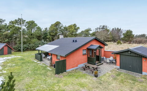 Saxe - 1Km from the Sea: Maison, Toit, Domicile, Chalet, Cabanon, Batiments Jardin, Siding, Cour, Cabane En Rondins, Cabane