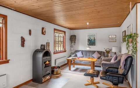 Saxe - 1Km from the Sea: Maison, Toit, Domicile, Chalet, Cabanon, Batiments Jardin, Siding, Cour, Cabane En Rondins, Cabane