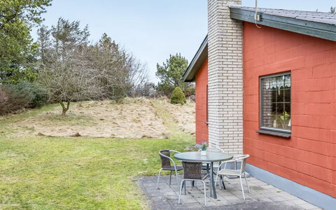 Saxe - 1Km from the Sea: Maison, Toit, Domicile, Chalet, Cabanon, Batiments Jardin, Siding, Cour, Cabane En Rondins, Cabane