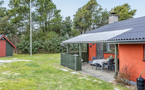 Saxe - 1Km from the Sea: Maison, Toit, Domicile, Chalet, Cabanon, Batiments Jardin, Siding, Cour, Cabane En Rondins, Cabane