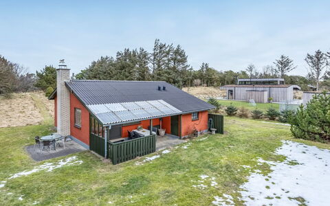 Saxe - 1Km from the Sea: Maison, Toit, Domicile, Chalet, Cabanon, Batiments Jardin, Siding, Cour, Cabane En Rondins, Cabane