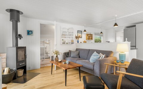 Steinunn - 2.9Km from the Sea: Bâtiment, Maison, Fenêtre, Domicile, Toit, Zone Résidentielle, Arbuste, Chalet, Lot Terre
