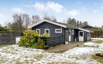 Steinunn - 2.9Km from the Sea