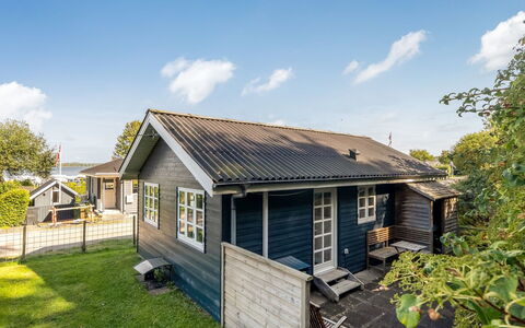 Odlef - 110M to the Fjord: Maison, Chalet, Domicile, Toit, Siding, Porte, Batiments Jardin, Cour, Porche, Cabane En Rondins
