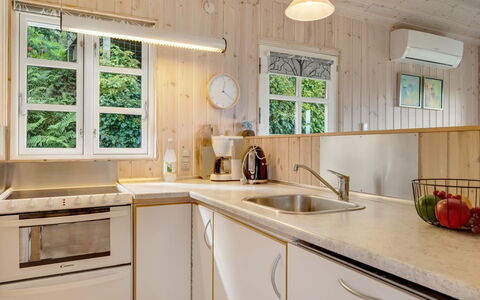 Odlef - 110M to the Fjord: Cuisine, Design Intérieur, Comptoir, Sol, Bois, Plafond, Luminaire Plomberie, Sol, Appareil De Cuisine, Éclairage