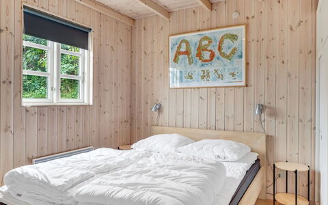 Odlef - 110M to the Fjord: Chambre, Bois, Lit, Sol, Sol, Design Intérieur, Literie, Drap De Lit, Cadre De Lit, Meubles