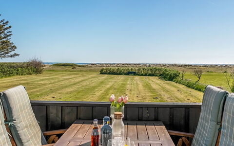 Nomi - 100M from the Sea: Ciel, Herbe, Meubles, Prairie, Lot Terre, Table, Plaine, Mobilier De Jardin, Tableau De Plein Air, Chaise