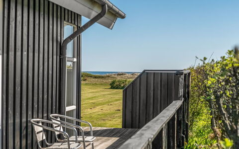Nomi - 100M from the Sea: Architecture, Lot Terre, Composite, Porche, Siding, Plate-Forme, Planche, Ombre, Dur, Cour