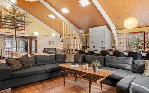 Stilla - 19Km from the Sea: Toit, Maison, Domicile, Chalet, Porte, Siding, Biens, Pelouse, Cour, Porche