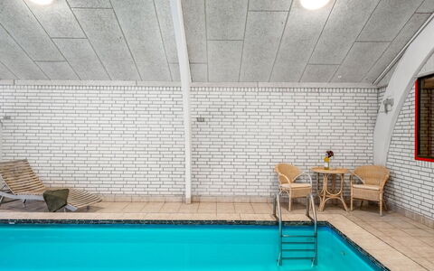 Stilla - 19Km from the Sea: Toit, Maison, Domicile, Chalet, Porte, Siding, Biens, Pelouse, Cour, Porche