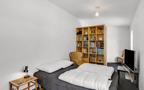 Emma - 700M from the Sea: Meubles, Design Intérieur, Sol, Mur, Sol, Bois, Pièce, Lit, Chambre, Plafond