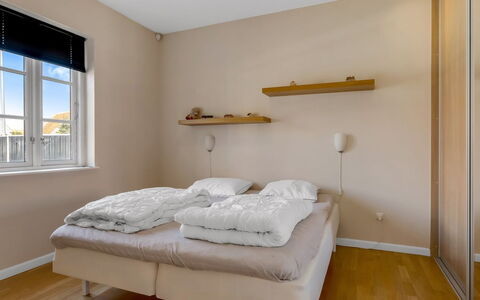Verner - 990M from the Sea: Lit, Meubles, Chambre, Mur, Sol, Design Intérieur, Bois, Sol, Literie, Drap De Lit
