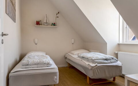 Verner - 990M from the Sea: Lit, Chambre, Sol, Design Intérieur, Mur, Sol, Bois, Literie, Meubles, Drap De Lit