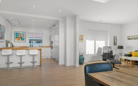 Meike - 700M from the Sea: Maison, Toit, Domicile, Chalet, Cabanon, Batiments Jardin, Siding, Cour, Cabane En Rondins, Cabane