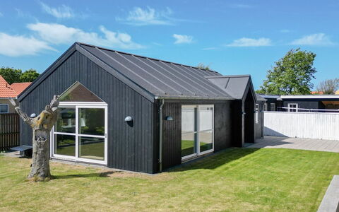 Meike - 700M from the Sea: Maison, Toit, Domicile, Chalet, Cabanon, Batiments Jardin, Siding, Cour, Cabane En Rondins, Cabane