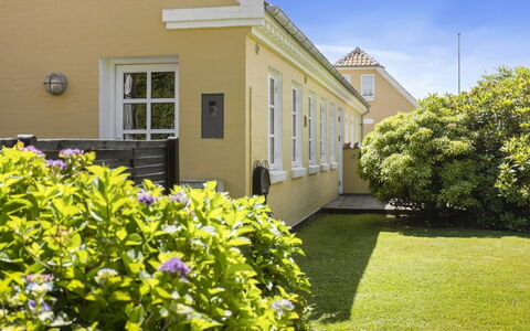 Faik - 1.4Km from the Sea: Domicile, Toit, Maison, Porte, Chalet, Ombre, Jardin, Couverture De Sol, Porche, Cour