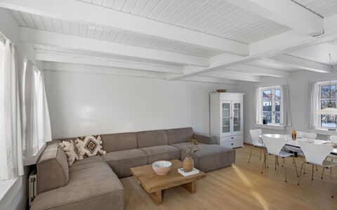 Faik - 1.4Km from the Sea: Domicile, Toit, Maison, Porte, Chalet, Ombre, Jardin, Couverture De Sol, Porche, Cour