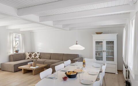 Faik - 1.4Km from the Sea: Domicile, Toit, Maison, Porte, Chalet, Ombre, Jardin, Couverture De Sol, Porche, Cour