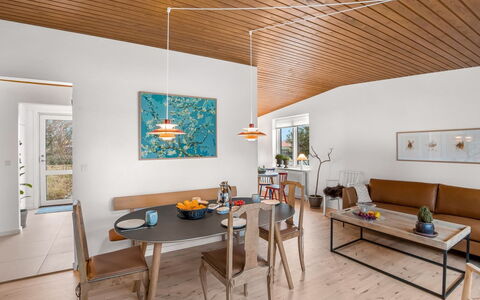 Segut - 300M from the Sea: Meubles, Design Intérieur, Sol, Mur, Chaise, Table, Sol, Bois, Plafond, Salle À Manger