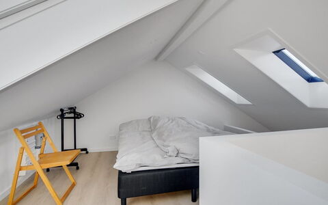 Henritte - 200M from the Sea: Bois, Plafond, Design Intérieur, Sol, Sol, Grenier, Chambre, Meubles, Pièce, Lit