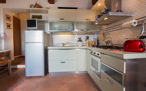 Massarosa 890: Comptoir, Pièce, Cabinetry, Cuisine, Propriété, Meubles, Design Intérieur, Sol, Bâtiment, Cuisinière