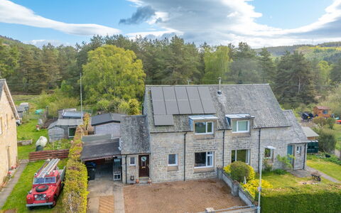 Cannich Cottage: Arbre, Maison, Domicile, Arbuste, Chalet, Biens, Forêt, Mélèze, Des Bois