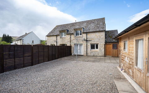 Cannich Cottage: Arbre, Maison, Domicile, Arbuste, Chalet, Biens, Forêt, Mélèze, Des Bois