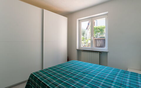 Alessandro: Design Intérieur, Sol, Chambre, Bois, Lit, Sol, Pièce, Drap De Lit, Plafond, Literie