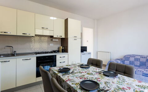 Alessandro: Design Intérieur, Sol, Sol, Pièce, Meubles, Plafond, Appartement, Cabinetry, Chaise, Principaux Appliance