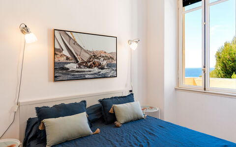 Villa Cristina: Chambre, Linge, Lit, Design Intérieur, Meubles, Literie, Drap De Lit, Pièce, Cadre De Lit, Oreiller