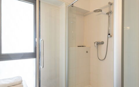 Max: Sol, Design Intérieur, Sol, Luminaire Plomberie, Salle De Bains, Douche, Plomberie, Porte De Douche, Pièce, Porte
