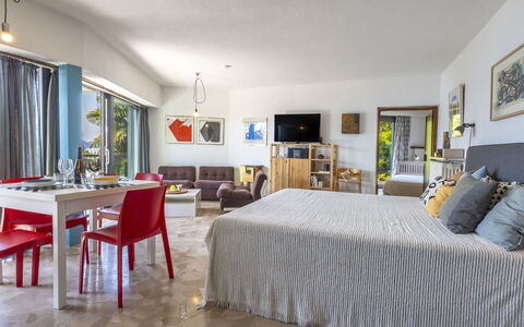 Max: Meubles, Design Intérieur, Sol, Sol, Mur, Pièce, Lit, Bois, Plafond, Chambre