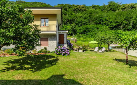 Family Home: Jardin, Pelouse, Cour, Aménagement Paysager, Ferme, Arrière-Cour, Plantation, Hacienda, Villa