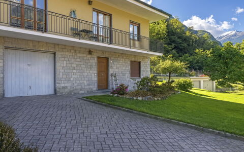 Family Home: Blanc, Police De Caractère, Nombre