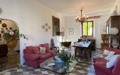 Lucia e Francesco: Meubles, Sol, Design Intérieur, Sol, Table, Pièce, Canapé, Chaise, Salon, Éclairage