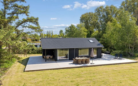 Ingalil - 825M from the Sea: Toit, Chalet, Domicile, Batiments Jardin, Ferme, Cabanon, Biens, Ombre, Allée, Siding