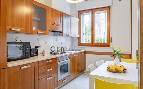 Corte Marina Apartment: Cuisine, Appareil De Cuisine, Principaux Appliance, Comptoir, Bois, Cabinetry, Meubles, Sol, Design Intérieur, Domicile