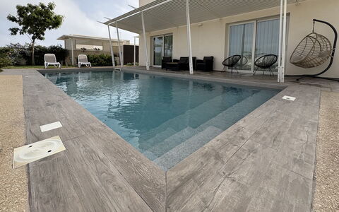 A Casa di Chica: Piscine, Sol, Sol, Composite, Béton, Mobilier De Jardin, Tuile, Recours, Dalle, Caractéristique De L'Eau