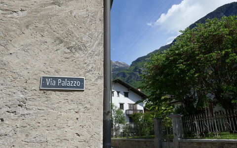 Palazzo Landfogti Studio: Mur, Chaîne De Montagnes, Pente, Alpes, Village De Montagne, Allée, Dalle