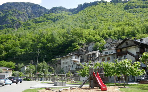 Palazzo Landfogti Studio: Montagnes Relief, Montagne, Colline, Maison, Paysage, Ville, Montagnes, Station De Montagne, Chaîne De Montagnes, Établissements Humains