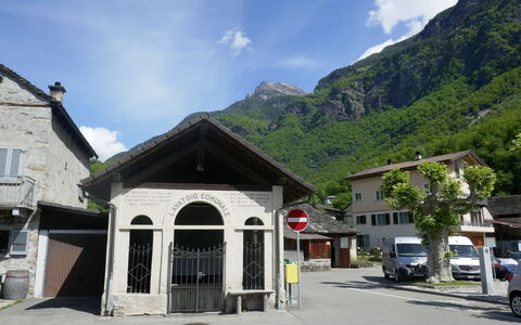 Palazzo Landfogti Studio: Colline, Chaîne De Montagnes, Station De Montagne, Vallée, Alpes, Massif, Allée, Crête, Village De Montagne, Sommet