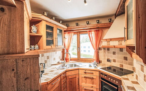 Casa Allgäu: Bois, Design Intérieur, Cuisine, Sol, Meubles, Cabinetry, Tache De Bois, Comptoir, Plafond, Pièce