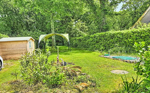West Coast: Appartement, Balcon, Condominium, Clôture, Mobilier De Jardin