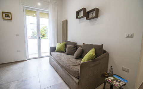 Elementi Luxury Otranto: Meubles, Design Intérieur, Sol, Sol, Bois, Canapé, Pièce, Salon, Domicile, Éclairage