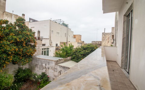 Elementi Luxury Otranto: Mur, Zone Résidentielle, Appartement, Béton, Balcon, Daylighting, Plâtre