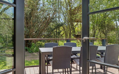 Alika - 700M from the Sea: Bois, Meubles, Chaise, Mobilier De Jardin, Porche, Table, Tableau De Plein Air, Table Cuisine Et Salle A Manger, Plate-Forme, Dur
