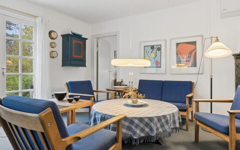 Dalia - 850M from the Sea: Meubles, Design Intérieur, Sol, Bois, Chaise, Sol, Canapé, Table, Plafond, Salon