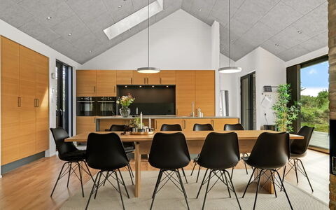 Uschi - 1Km from the Sea: Meubles, Sol, Design Intérieur, Bois, Chaise, Table Cuisine Et Salle A Manger, Sol, Plafond, Salle À Manger, Éclairage