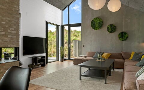 Uschi - 1Km from the Sea: Design Intérieur, Meubles, Sol, Mur, Canapé, Plafond, Sol, Salon, Luminaire, Éclairage