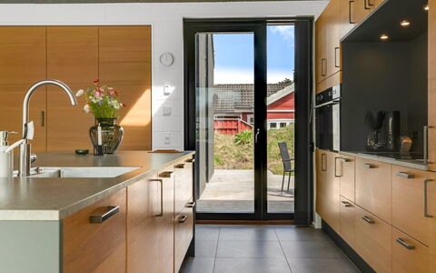 Uschi - 1Km from the Sea: Cuisine, Comptoir, Cabinetry, Sol, Meubles, Appareil De Cuisine, Bois, Design Intérieur, Sol, Évier